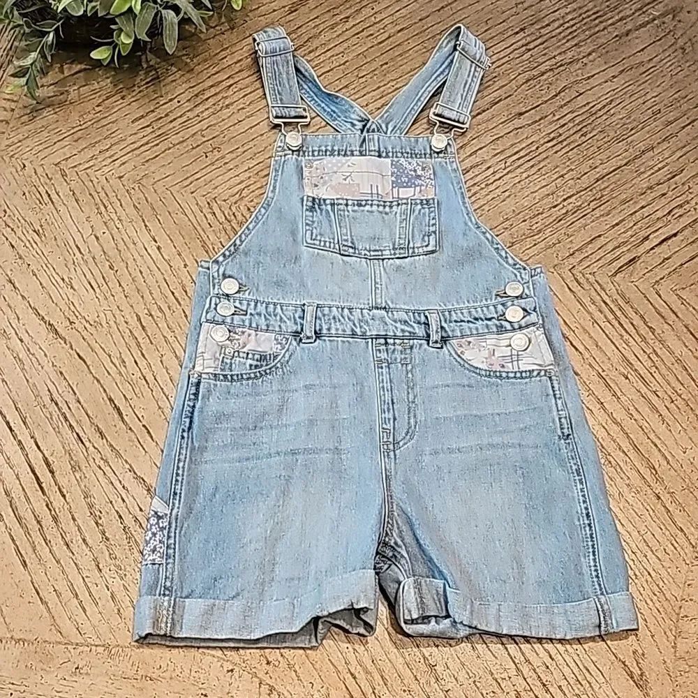 Girls denim overall shorts size 9/10 Forever 21